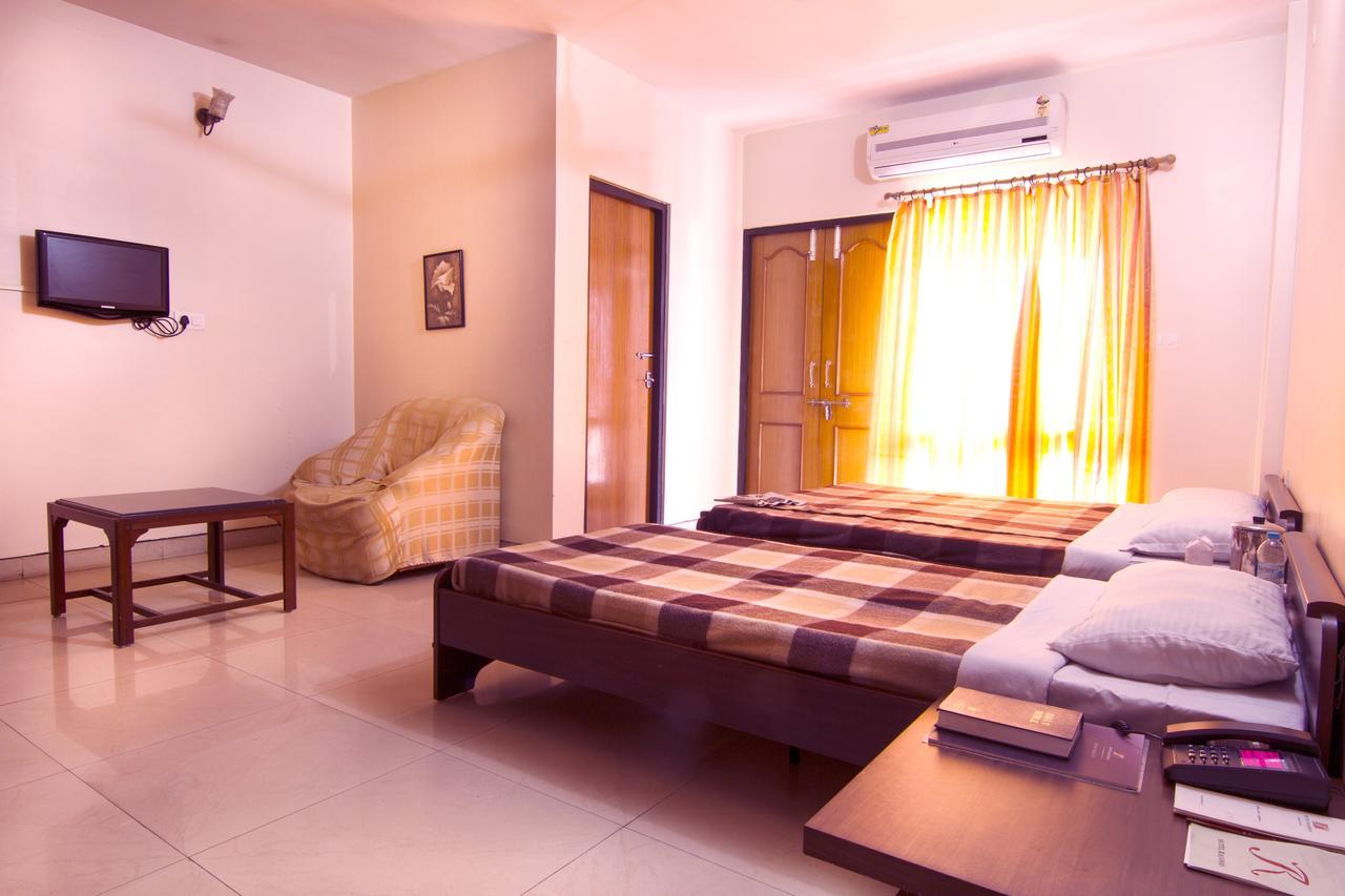 Hotel Rajawas Dibrugarh ภายนอก รูปภาพ