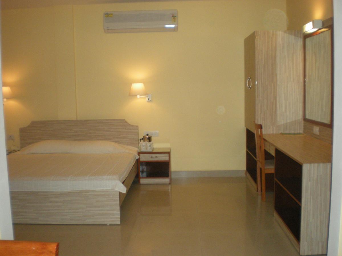 Hotel Rajawas Dibrugarh ภายนอก รูปภาพ
